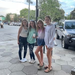 Meet your Posher, Ava